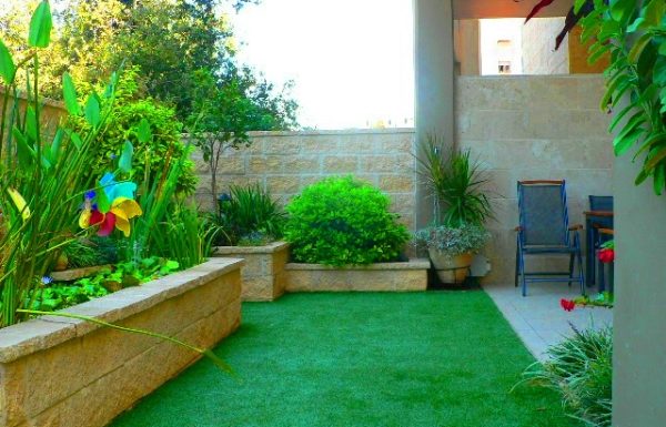 דשא סינטטי – זיוף או פתרון